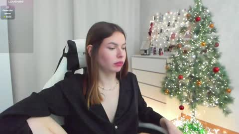 Snapshot of let_me_seee chatting on 01.15.25 Fiona online show from 01.15.25