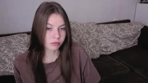 Snapshot of let_me_seee chatting on 11.05.25 Fiona online show from 11.05.25