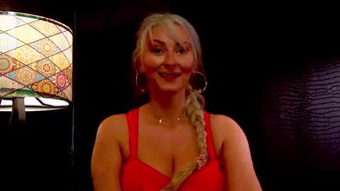 Snapshot of leticiareys chatting on 11.29.25 leticiareys online show from 11.29.25