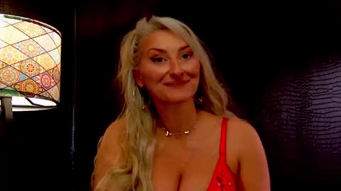 Snapshot of leticiareys chatting on 12.03.25 leticiareys online show from 12.03.25