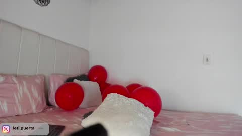 Snapshot of leticiaroldan chatting on 02.14.25 Leticia online show from 02.14.25