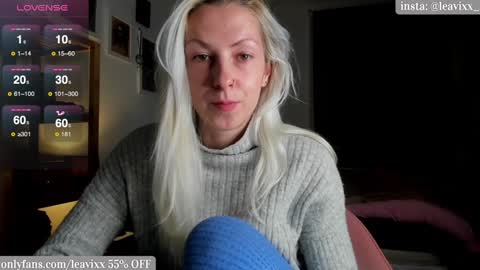 Snapshot of leusee chatting on 12.22.24 LeaVixx online show from 12.22.24