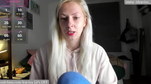 Snapshot of leusee chatting on 03.03.25 LeaVixx online show from 03.03.25