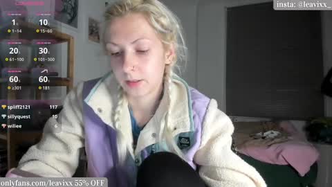 Snapshot of leusee chatting on 03.11.25 LeaVixx online show from 03.11.25