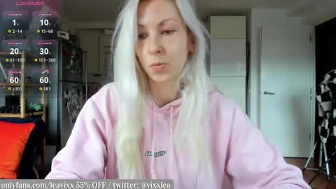 Snapshot of leusee chatting on 12.15.25 LeaVixx online show from 12.15.25