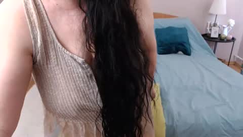 Snapshot of leveme2night chatting on 06.22.26 Mary online show from 06.22.26