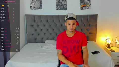 Snapshot of lewishamiltom chatting on 01.06.25 lewis online show from 01.06.25