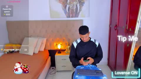 Snapshot of lewishamiltom chatting on 03.08.25 lewis online show from 03.08.25