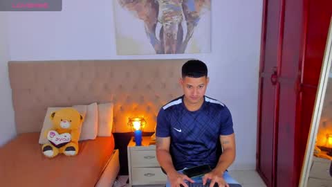 Snapshot of lewishamiltom chatting on 03.11.25 lewis online show from 03.11.25