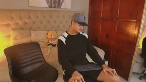 Snapshot of lewishamiltom chatting on 02.28.26 lewis online show from 02.28.26