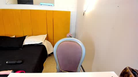 Lexi Howard  online show from 12.20.24