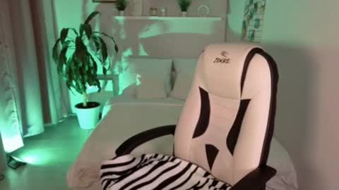 Snapshot of lexi_terele chatting on 09.17.25 Lexy - Follow me online show from 09.17.25