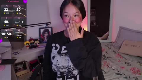 Lexie Thompson   8pm  0000am -5 online show from 11.04.25