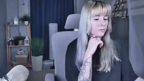 Snapshot of lexiwenford chatting on 06.15.26 Lexi Wenford NO NUDE GODDESS online show from 06.15.26