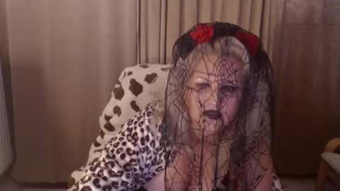 Snapshot of lexxa_blond chatting on 10.31.25 Hannah online show from 10.31.25