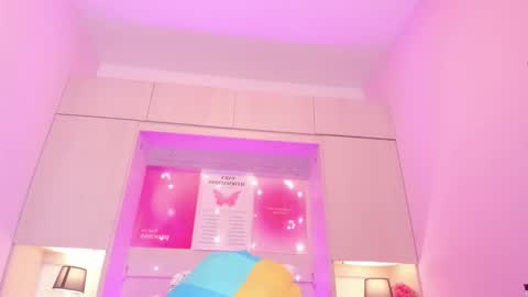 L I A  online show from 10.05.25