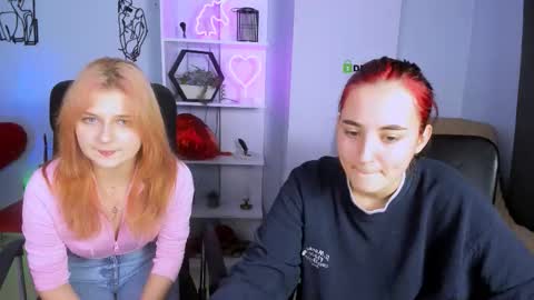 Snapshot of leyla_klark chatting on 12.16.25 Leyla online show from 12.16.25