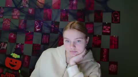 Leyla online show from 10.30.25