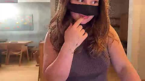 Leyla online show from 10.25.25