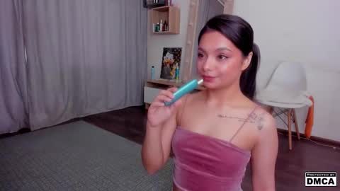 Snapshot of leyla_tyler chatting on 11.18.25 Leyla online show from 11.18.25