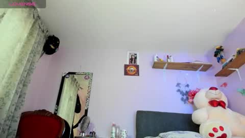 Snapshot of leynamadrigal chatting on 12.16.25 Leyna online show from 12.16.25