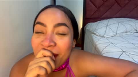 lezie_1 online show from 12.19.25