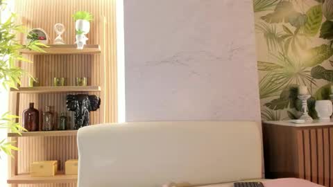 LEZY online show from 11.28.25