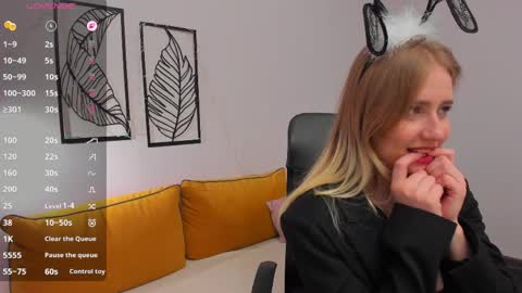 Lia online show from 04.30.26