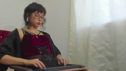 Lia online show from 10.18.25