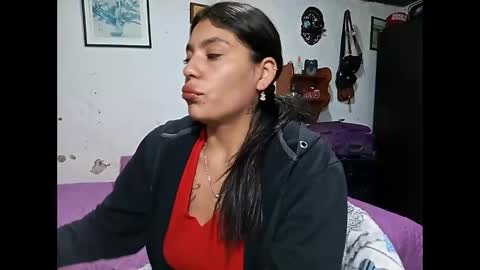 Snapshot of lia_hottie chatting on 02.12.25 Lia online show from 02.12.25