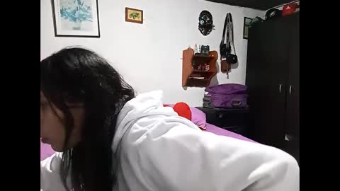 Snapshot of lia_hottie chatting on 02.15.25 Lia online show from 02.15.25
