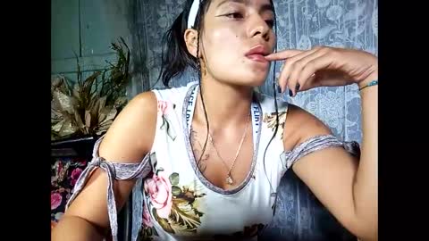 Snapshot of lia_hottie chatting on 10.20.25 Lia online show from 10.20.25