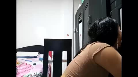 Snapshot of lia_hottie chatting on 12.17.25 Lia online show from 12.17.25