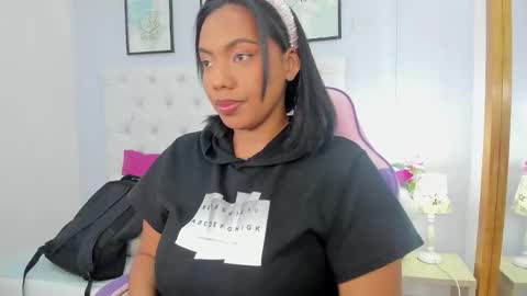 lia_mariana online show from 10.24.25