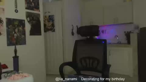 Snapshot of lia_nanami chatting on 10.22.25 Lia online show from 10.22.25