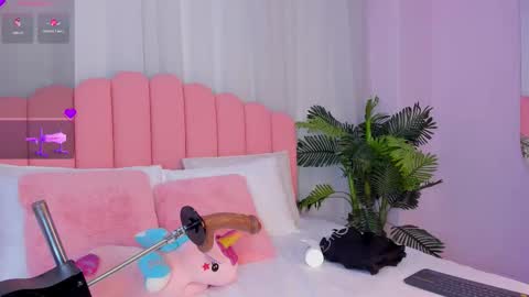 Snapshot of lia_queen18 chatting on 09.23.25 lia_queen18 online show from 09.23.25