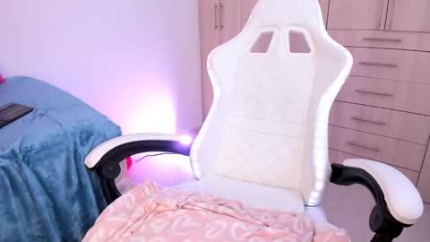 Little Queen Lia  online show from 12.15.24