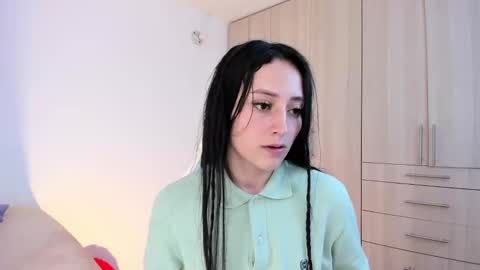 Little Queen Lia  online show from 12.20.24