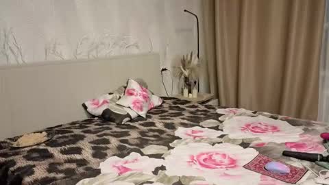 lia_reyn online show from 02.15.26