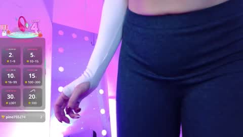 Snapshot of lia_tinez chatting on 09.09.25 Lia online show from 09.09.25