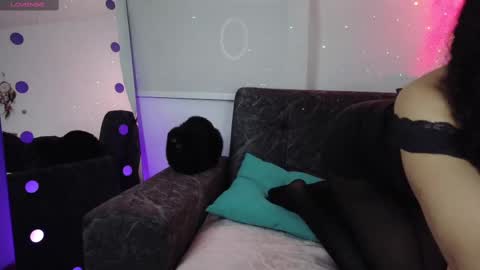 Snapshot of lia_tinez chatting on 09.19.25 Lia online show from 09.19.25