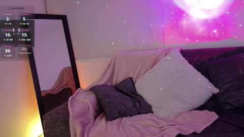 Snapshot of lia_tinez chatting on 10.19.25 Lia online show from 10.19.25