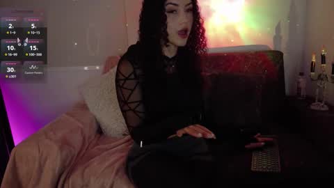 Snapshot of lia_tinez chatting on 10.21.25 Lia online show from 10.21.25