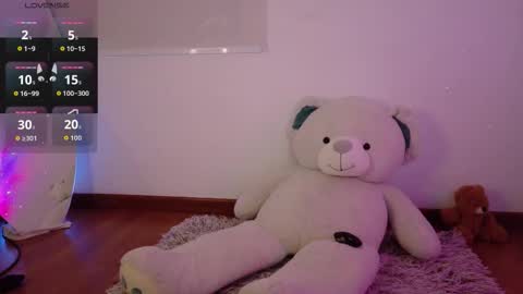 Snapshot of lia_tinez chatting on 11.06.25 Lia online show from 11.06.25