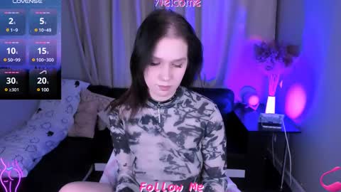 Snapshot of lia_xxgirl chatting on 02.14.25 Lia online show from 02.14.25