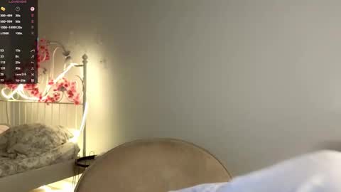 Lia  online show from 10.14.25