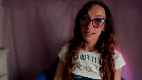 Snapshot of liahilton_ chatting on 05.11.26 lh6 9c online show from 05.11.26