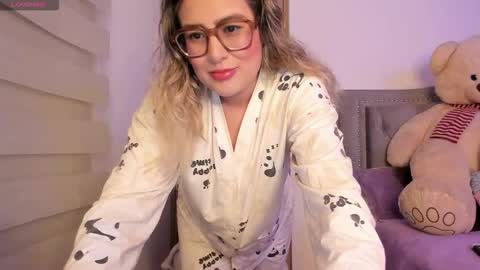 Lia  online show from 12.17.25