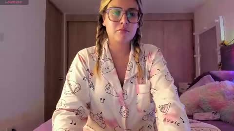 Snapshot of liahkimi chatting on 07.19.26 Lia online show from 07.19.26