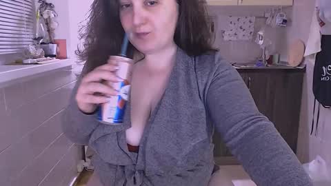 miss Lia  colection for travel online show from 10.10.25